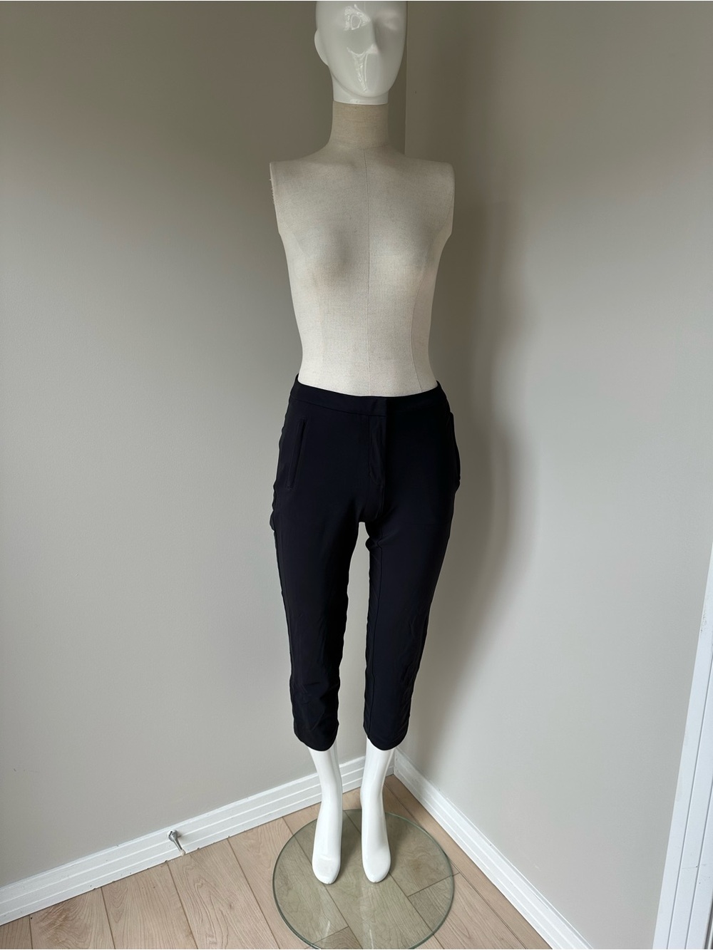 LULULEMON Women’s Black Cropped Pants